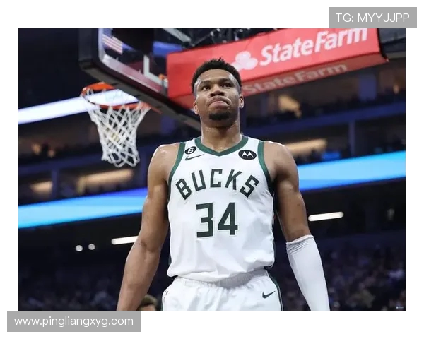 字母哥上半场状态平平 11投7中仅得14分2板1助表现一般